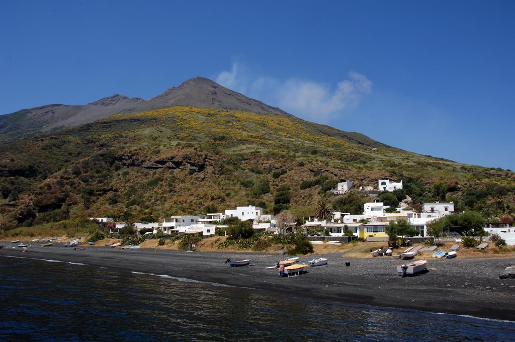 Villa Ginestra Sulla Spiaggia Di 斯特龙博利 客房 照片