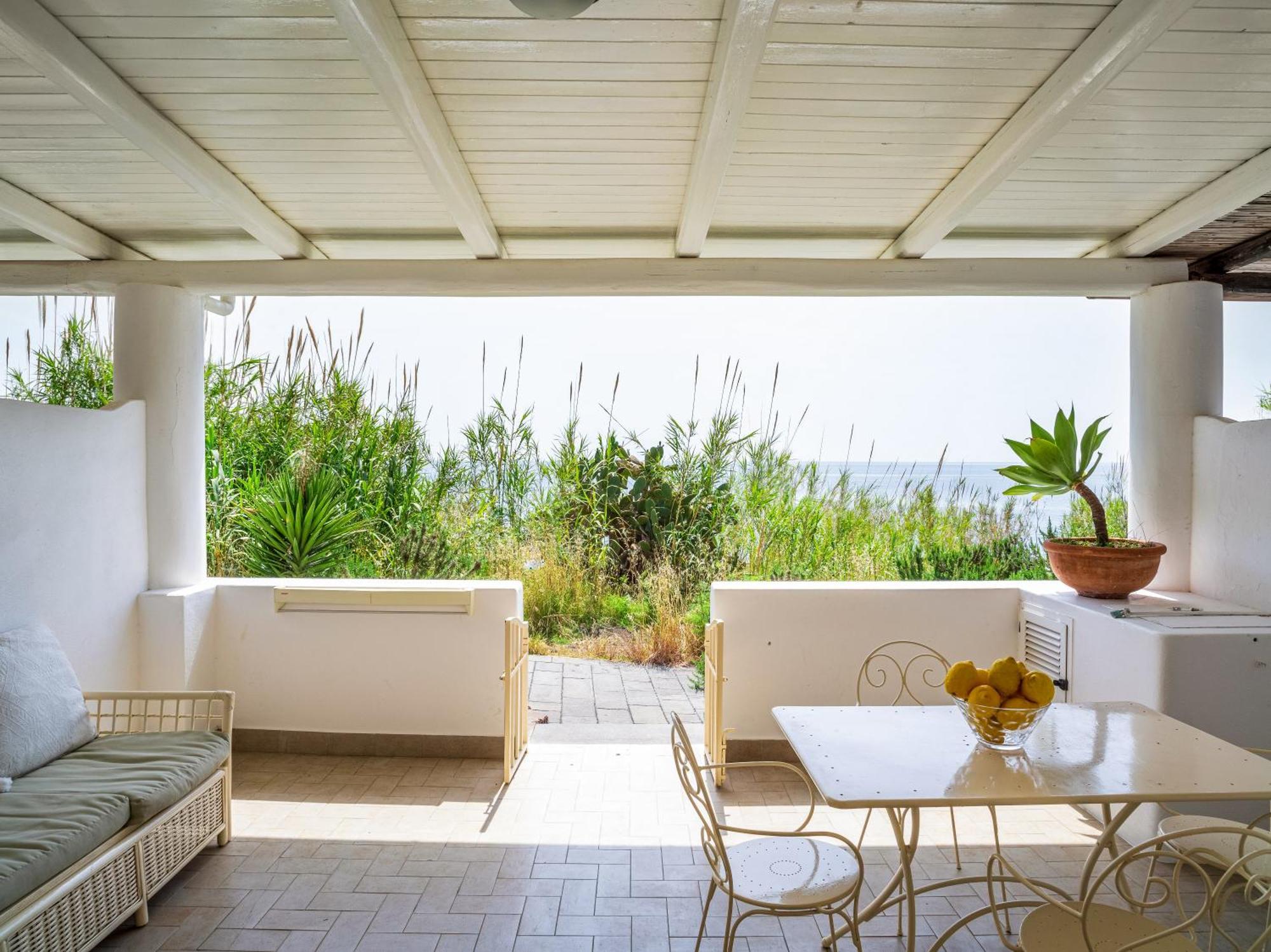 Villa Ginestra Sulla Spiaggia Di 斯特龙博利 外观 照片